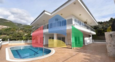 Розкішна вілла з видом на Середземне море