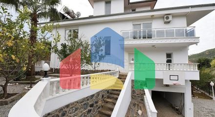 Розкішна вілла з видом на Середземне море