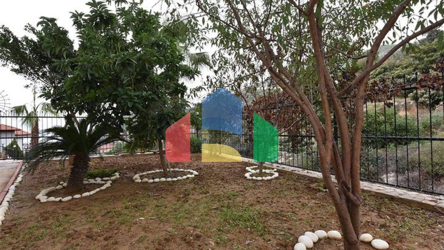 Розкішна вілла з видом на Середземне море