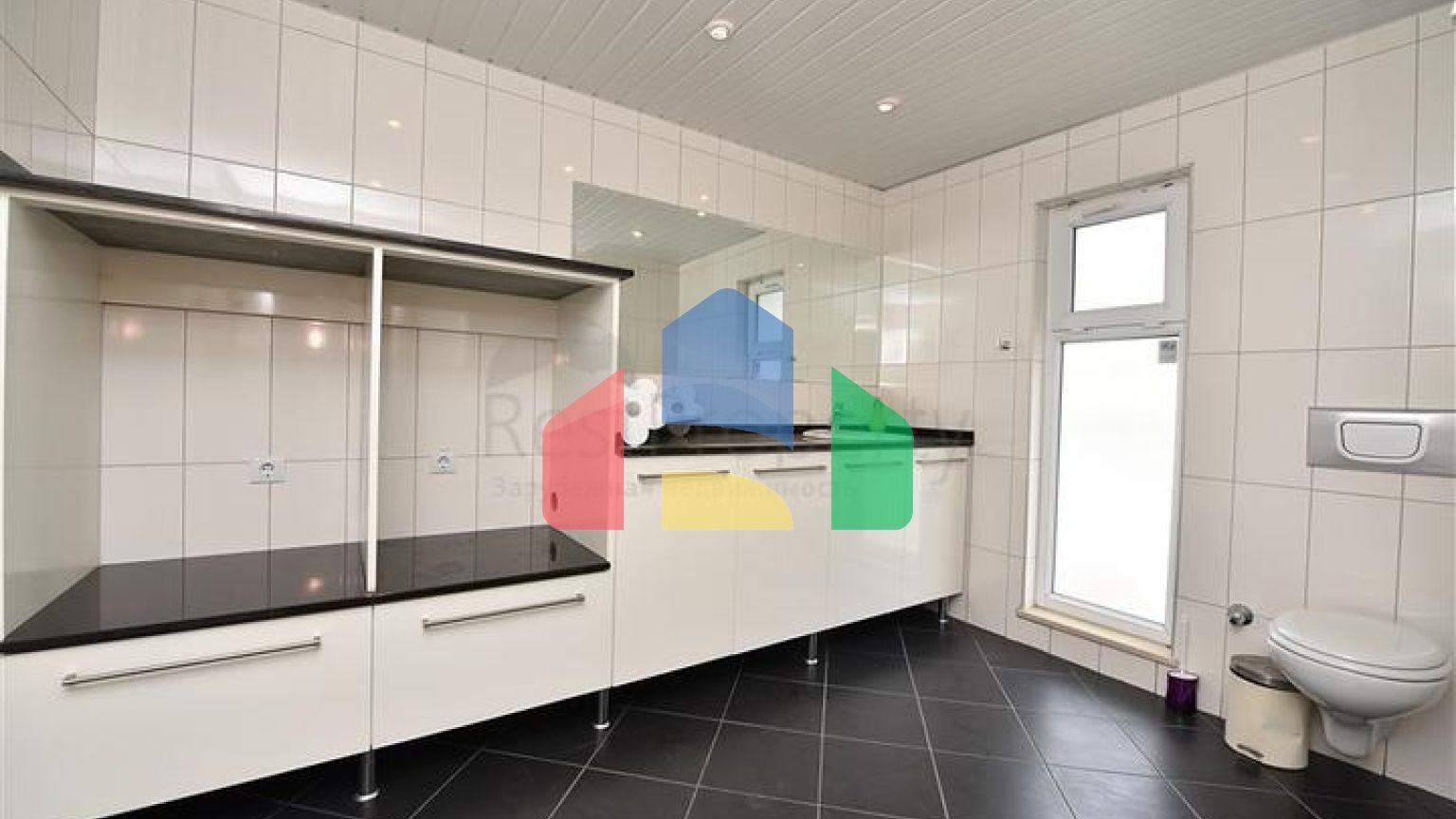 Розкішна вілла з видом на Середземне море