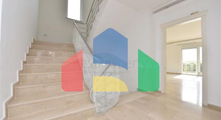 Розкішна вілла з видом на Середземне море