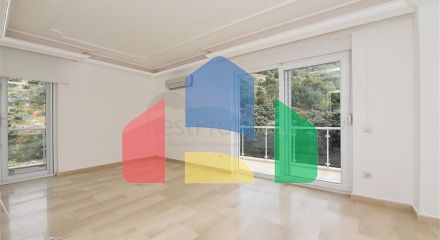 Розкішна вілла з видом на Середземне море