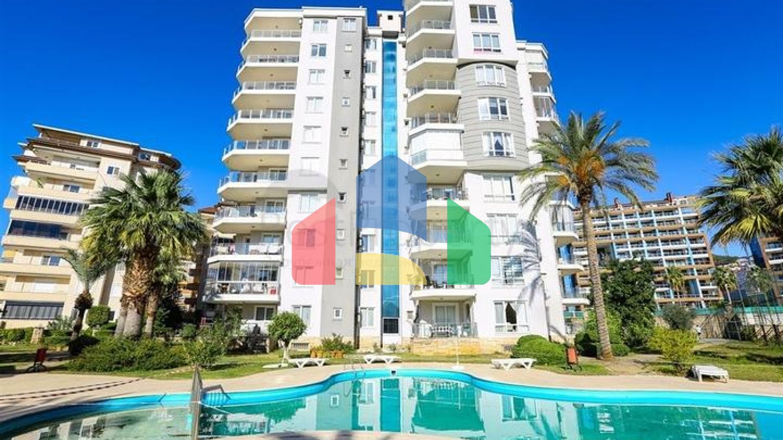 Квартира с просторной планировкой и качественной отделкой в районе Джикджилли