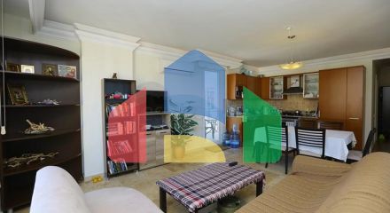 Квартира с просторной планировкой и качественной отделкой в районе Джикджилли