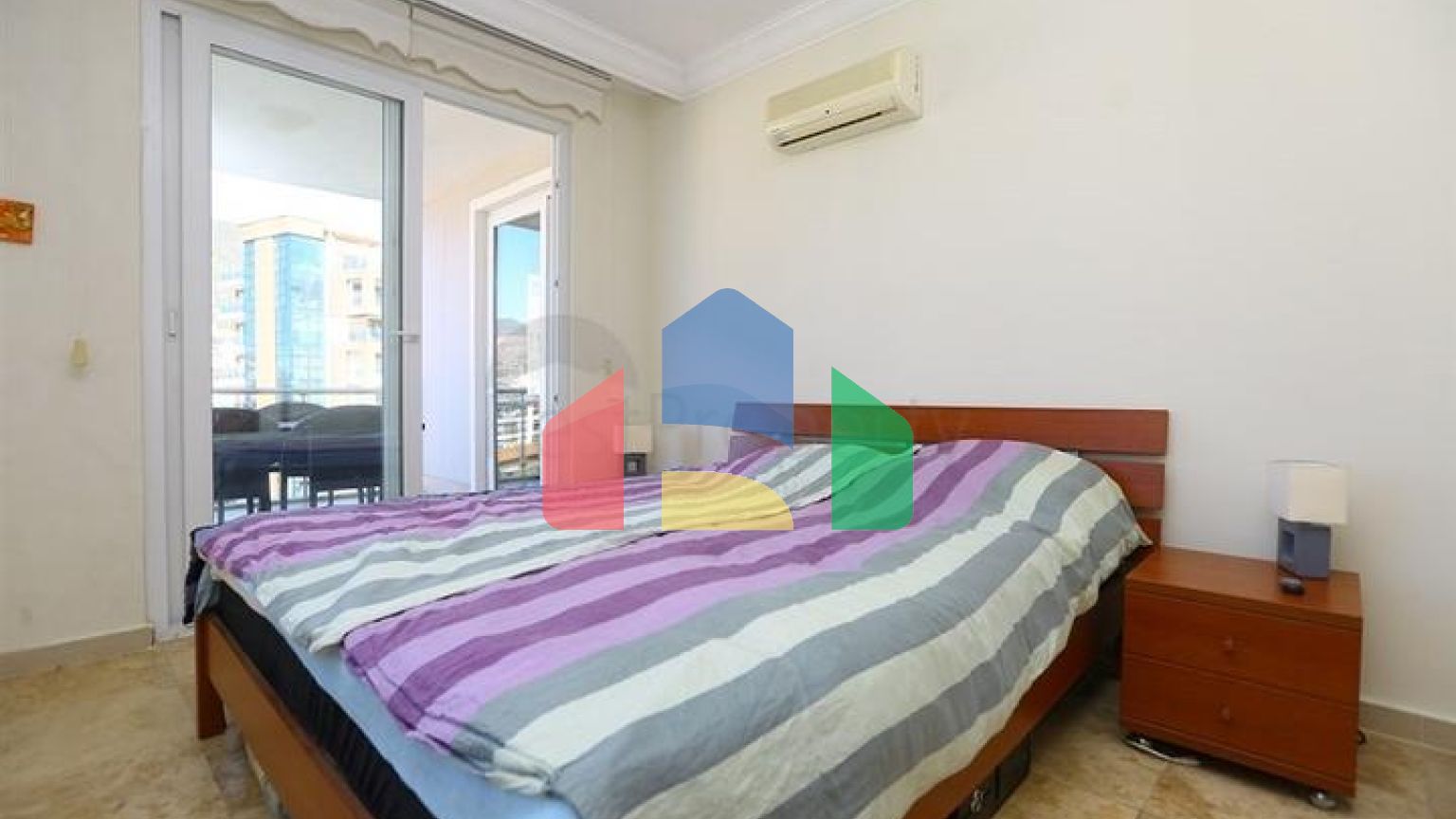 Квартира с просторной планировкой и качественной отделкой в районе Джикджилли