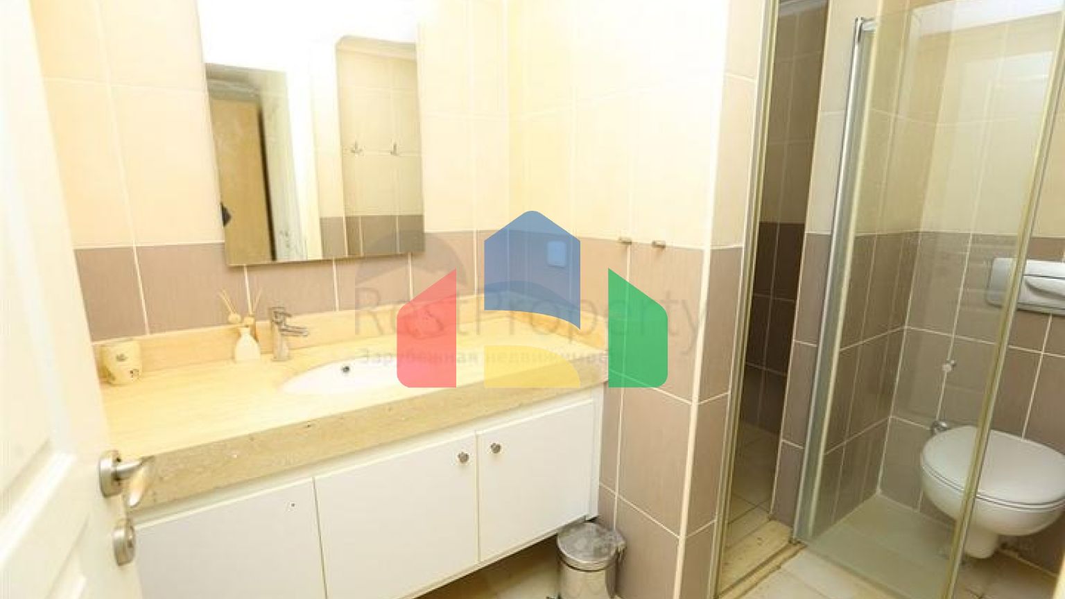 Квартира с просторной планировкой и качественной отделкой в районе Джикджилли