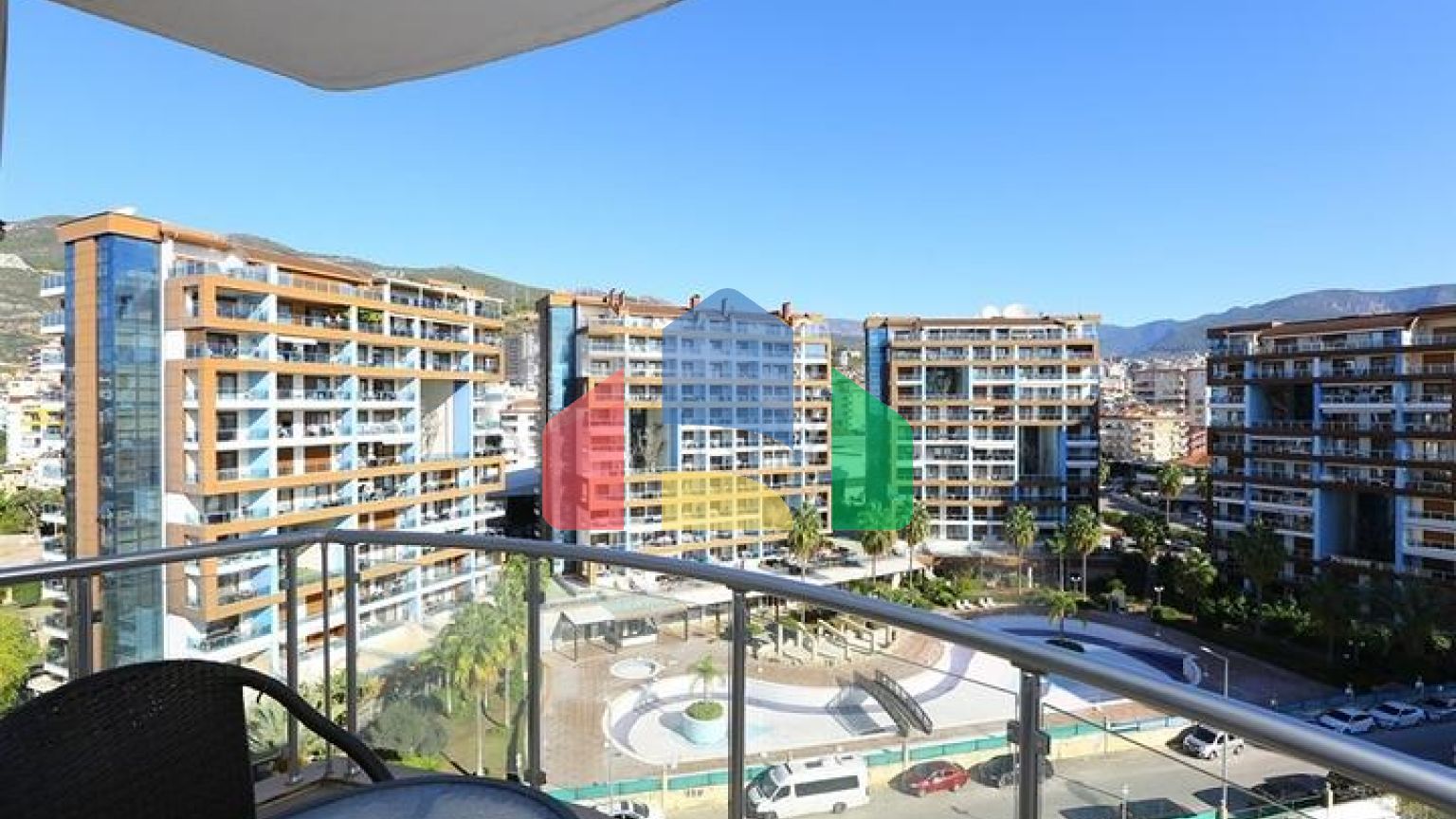 Квартира с просторной планировкой и качественной отделкой в районе Джикджилли