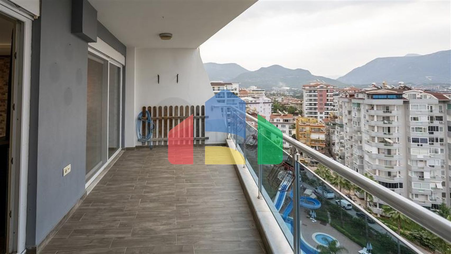 Стильный пентхаус 3+1 с развитой инфраструктурой в районе Джикджилли