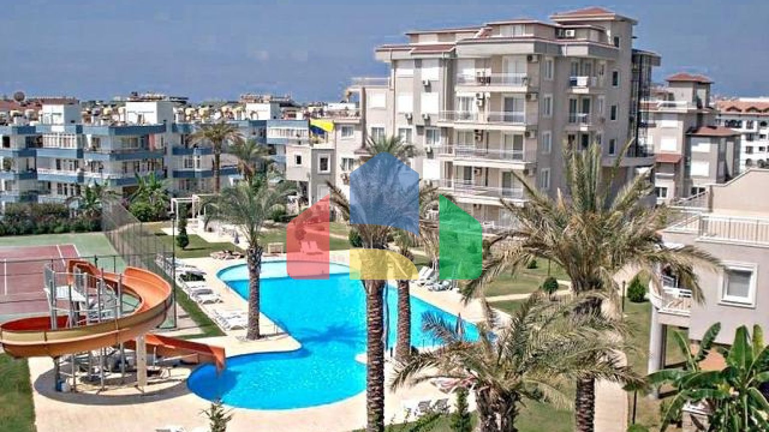 Просторная квартира 3+1 в районе Оба с террасой и развитой инфраструктурой