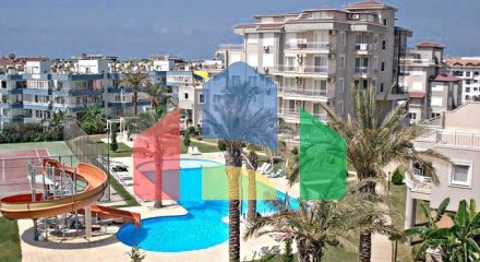 Просторная квартира 3+1 в районе Оба с террасой и развитой инфраструктурой