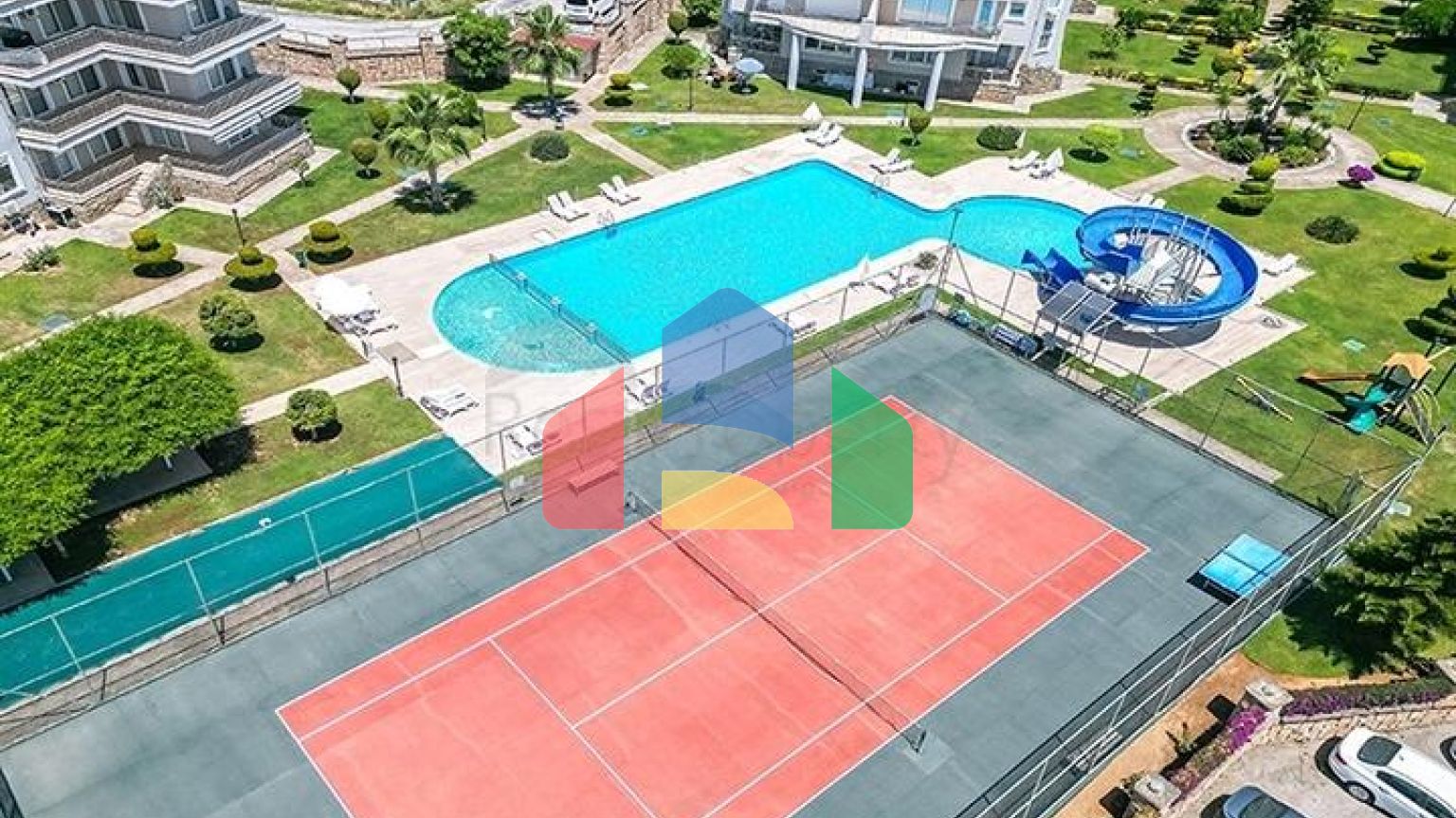 Просторная квартира 3+1 в районе Оба с террасой и развитой инфраструктурой