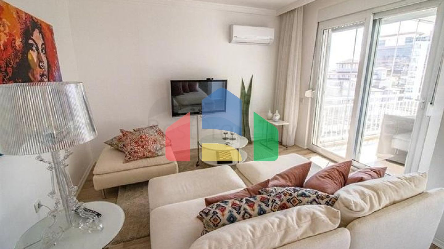 Просторная квартира 3+1 в районе Оба с террасой и развитой инфраструктурой