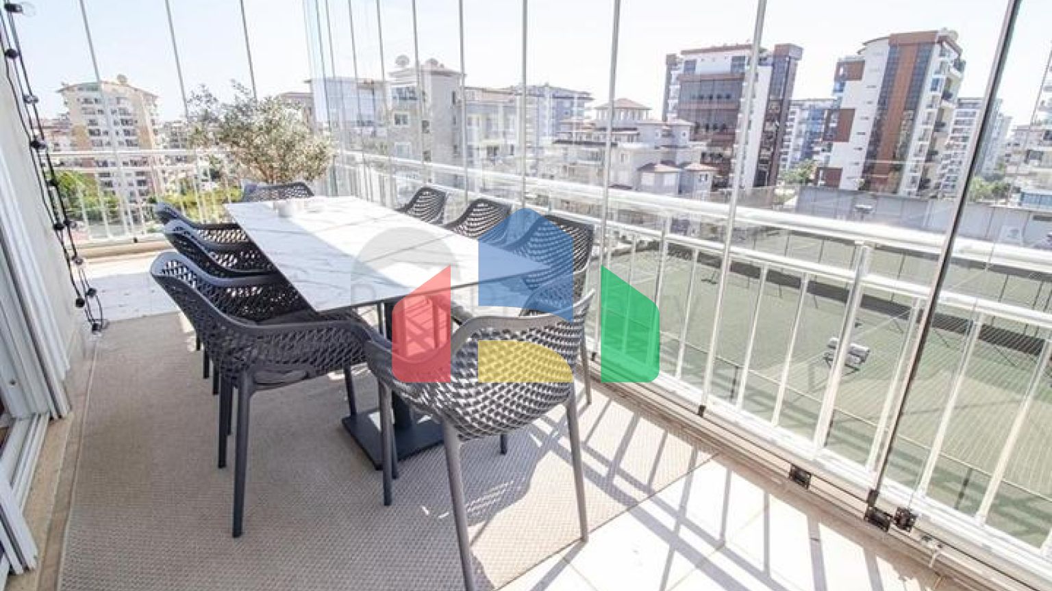 Просторная квартира 3+1 в районе Оба с террасой и развитой инфраструктурой