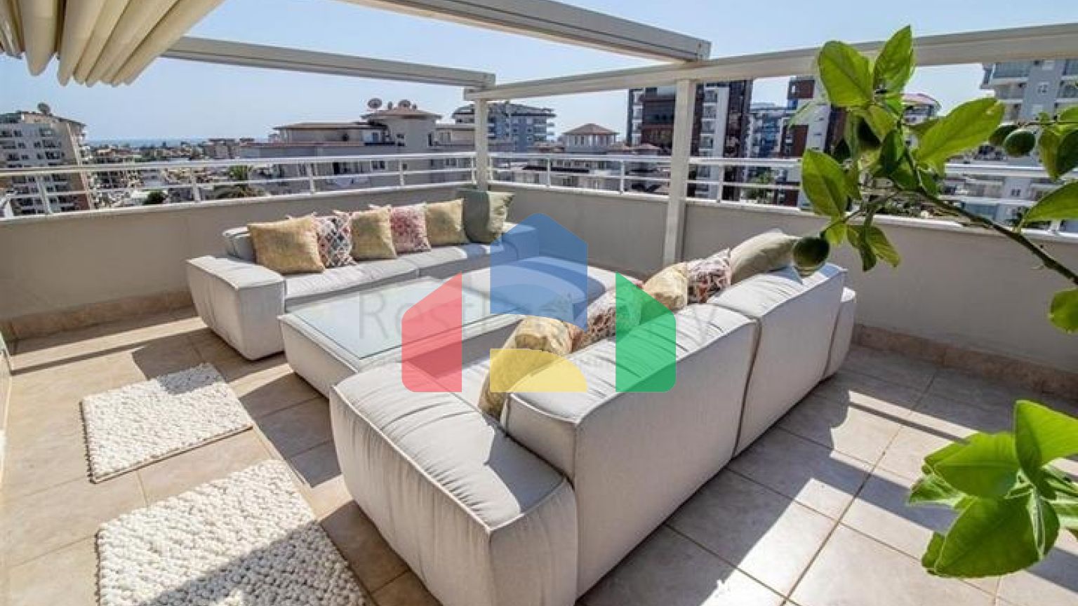 Просторная квартира 3+1 в районе Оба с террасой и развитой инфраструктурой