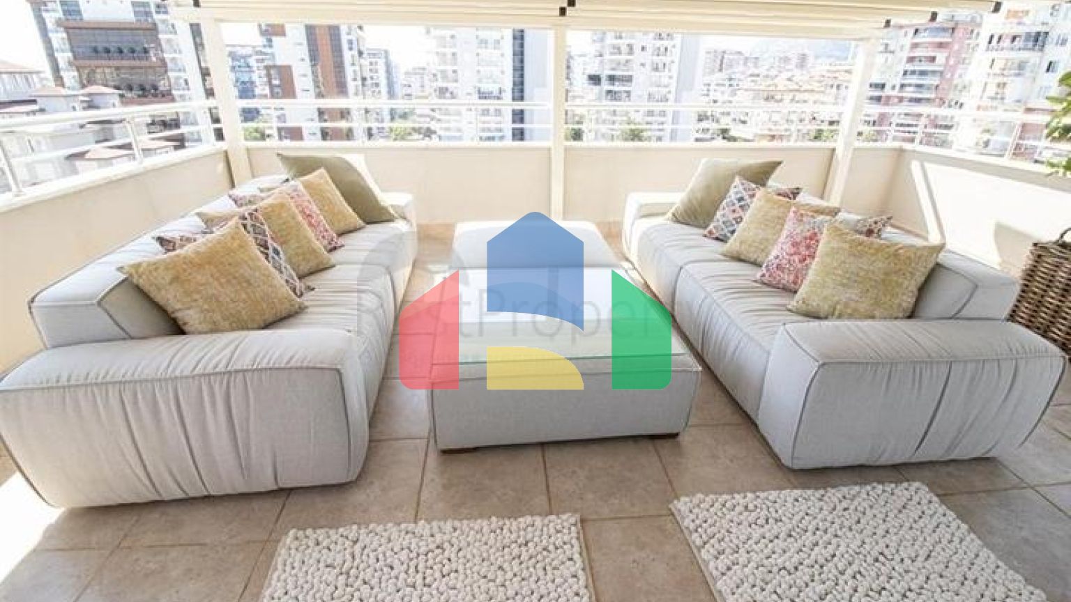 Просторная квартира 3+1 в районе Оба с террасой и развитой инфраструктурой