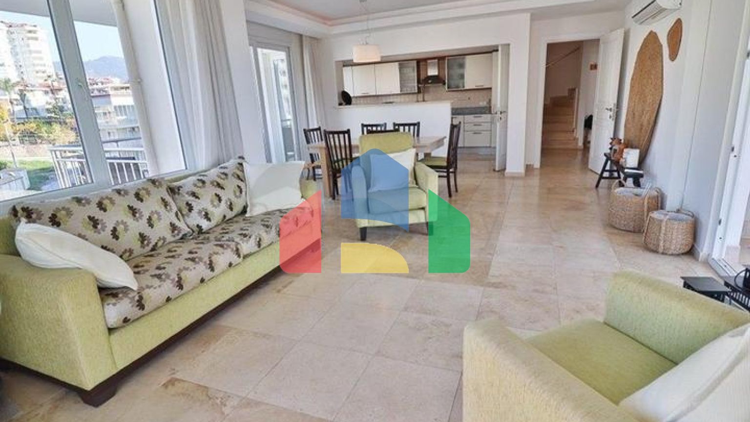 Просторная квартира 3+1 с террасой в благоустроенном жилом комплексе