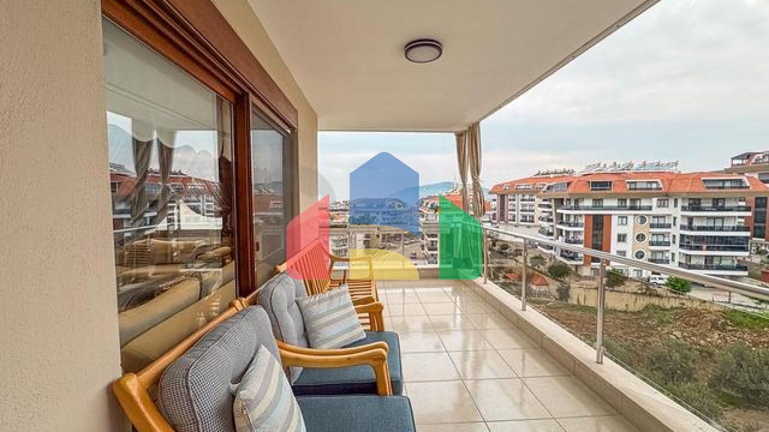 Просторный пентхаус 5+1 в развитом районе Аланьи