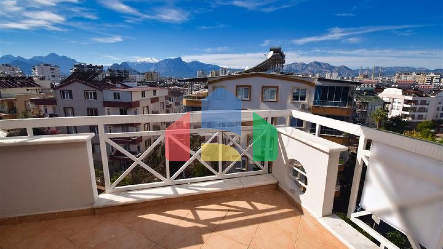 Квартира планування 6 + 1 дуплекс в мікрорайоні Пинарбаші-Анталія