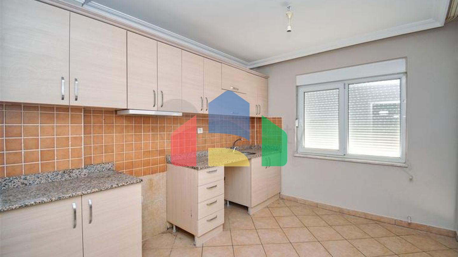 Квартира планування 6 + 1 дуплекс в мікрорайоні Пинарбаші-Анталія