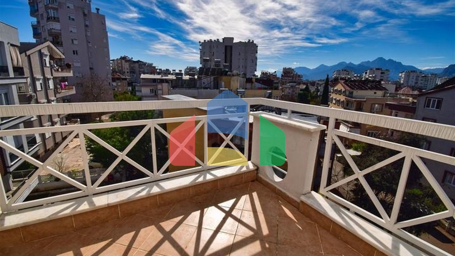 Квартира планування 6 + 1 дуплекс в мікрорайоні Пинарбаші-Анталія