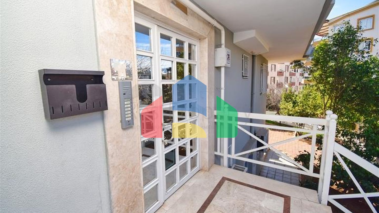 Квартира планування 6 + 1 дуплекс в мікрорайоні Пинарбаші-Анталія