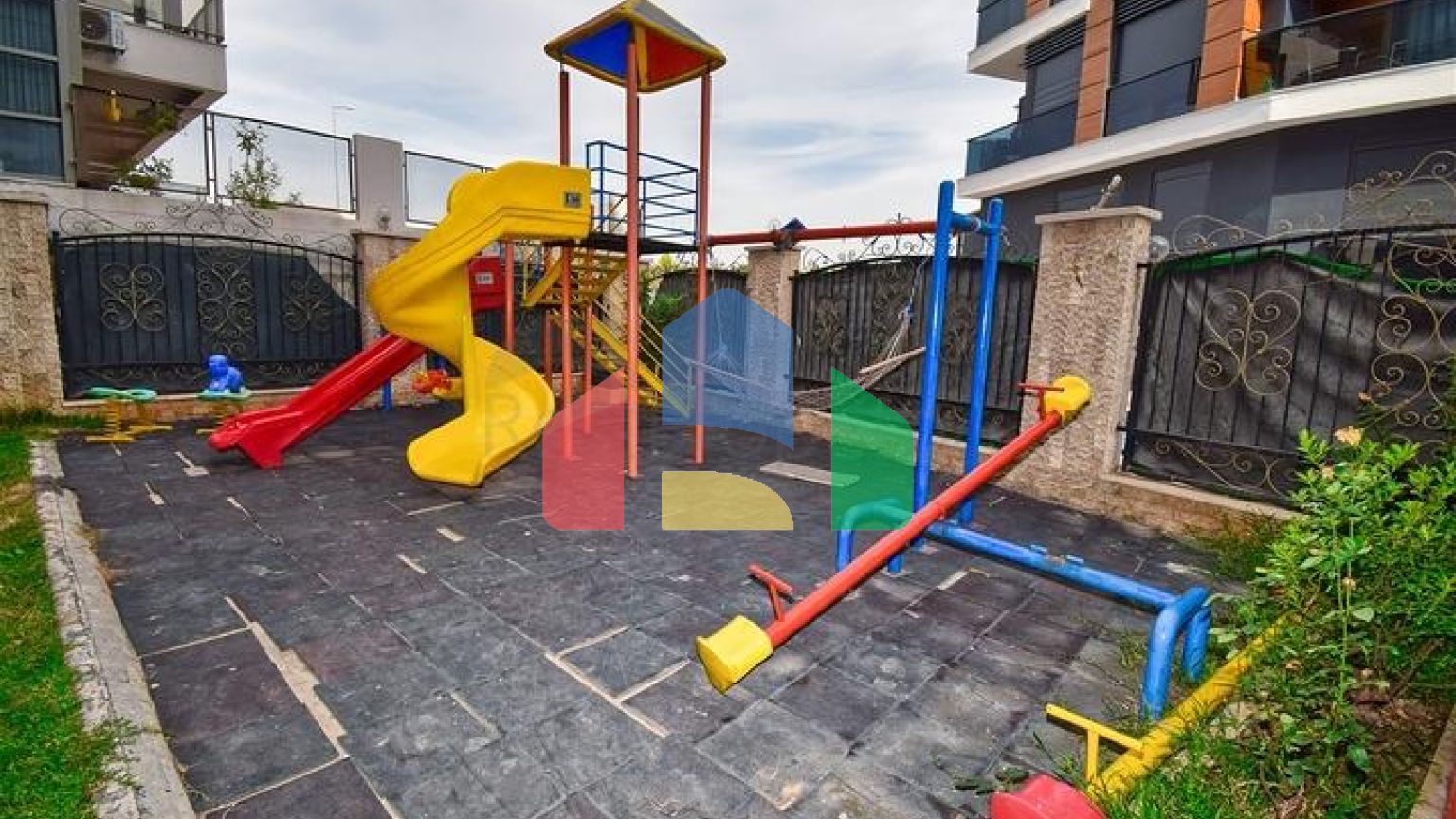 Квартира планування 2 + 1 в мікрорайоні Пинарбаші - Анталія