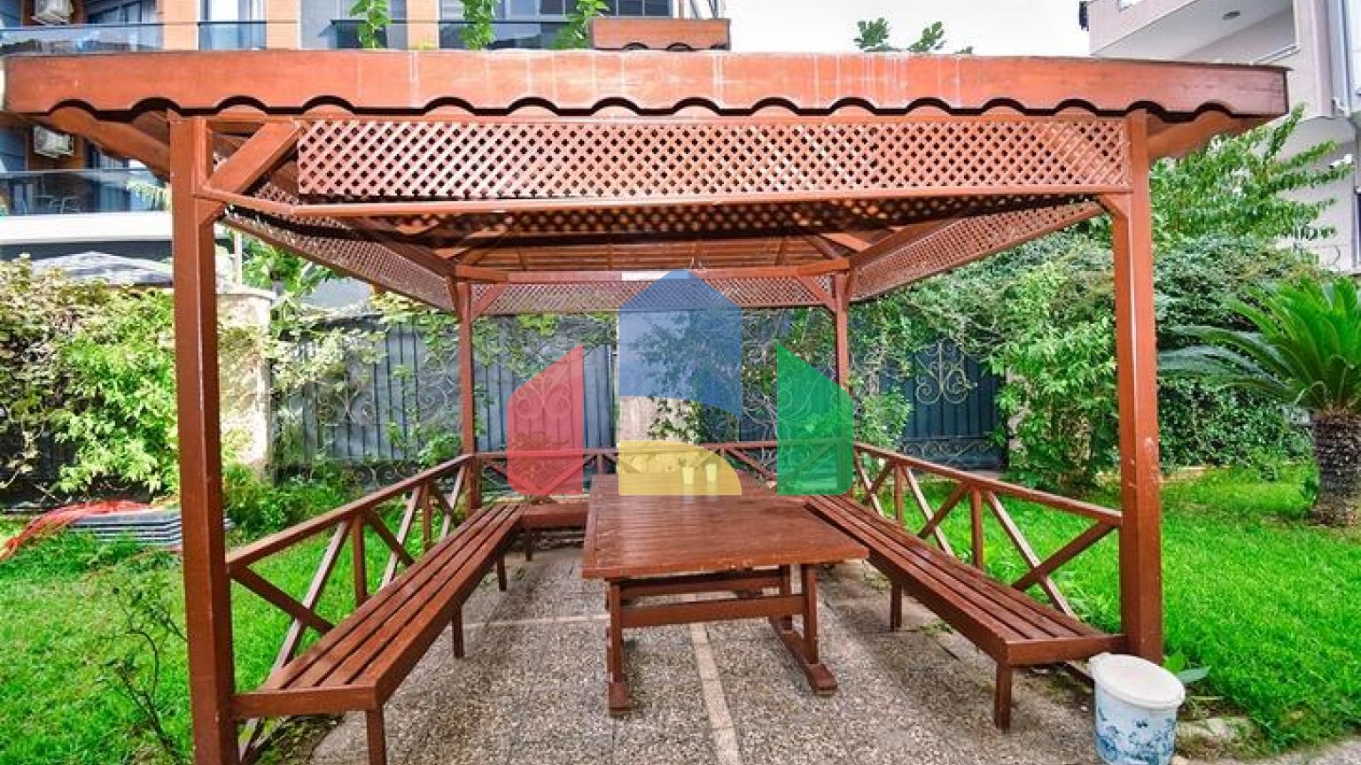 Квартира планування 2 + 1 в мікрорайоні Пинарбаші - Анталія