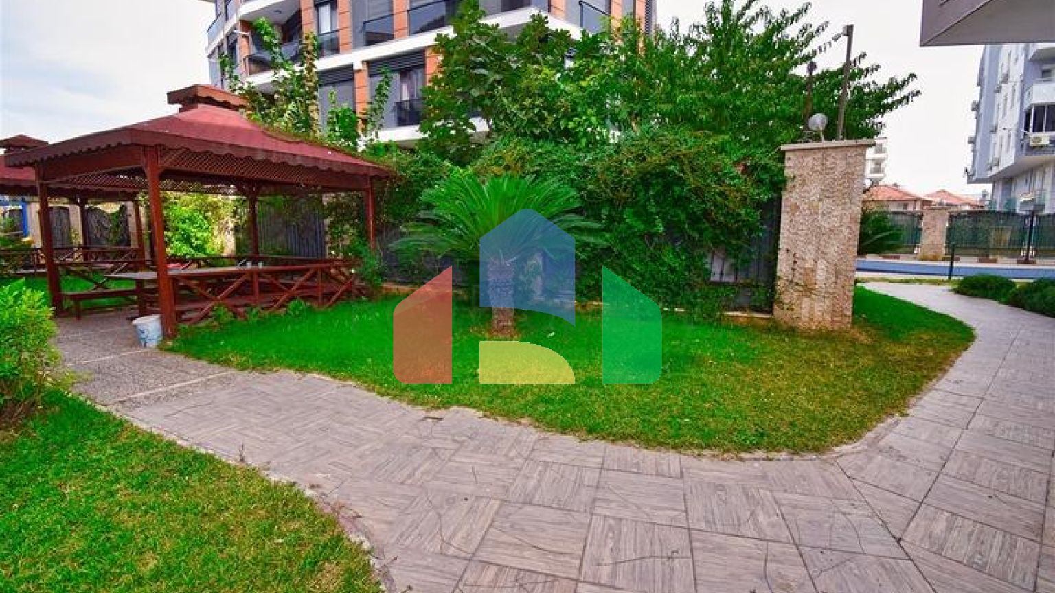 Квартира планування 2 + 1 в мікрорайоні Пинарбаші - Анталія