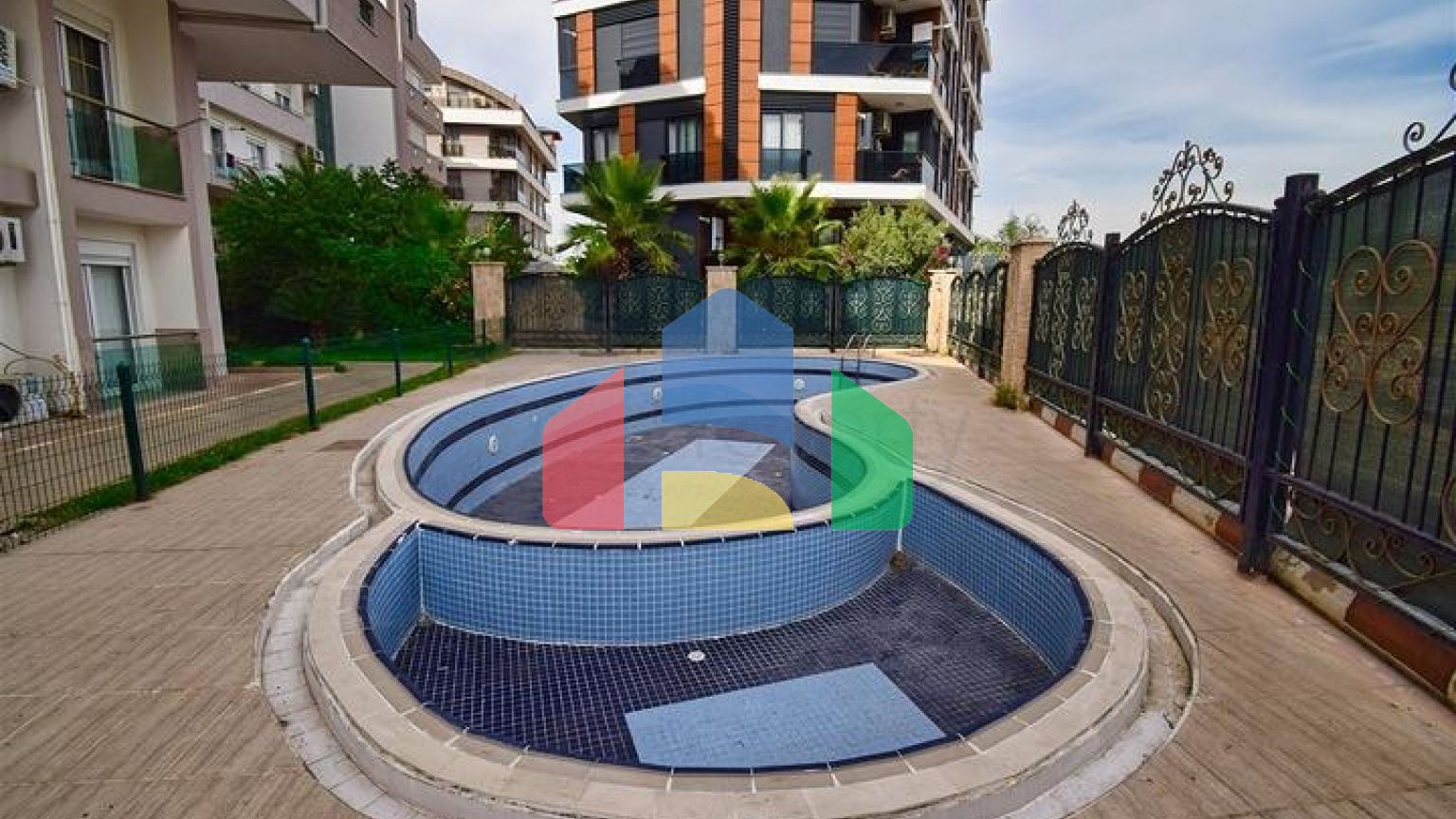 Квартира планування 2 + 1 в мікрорайоні Пинарбаші - Анталія