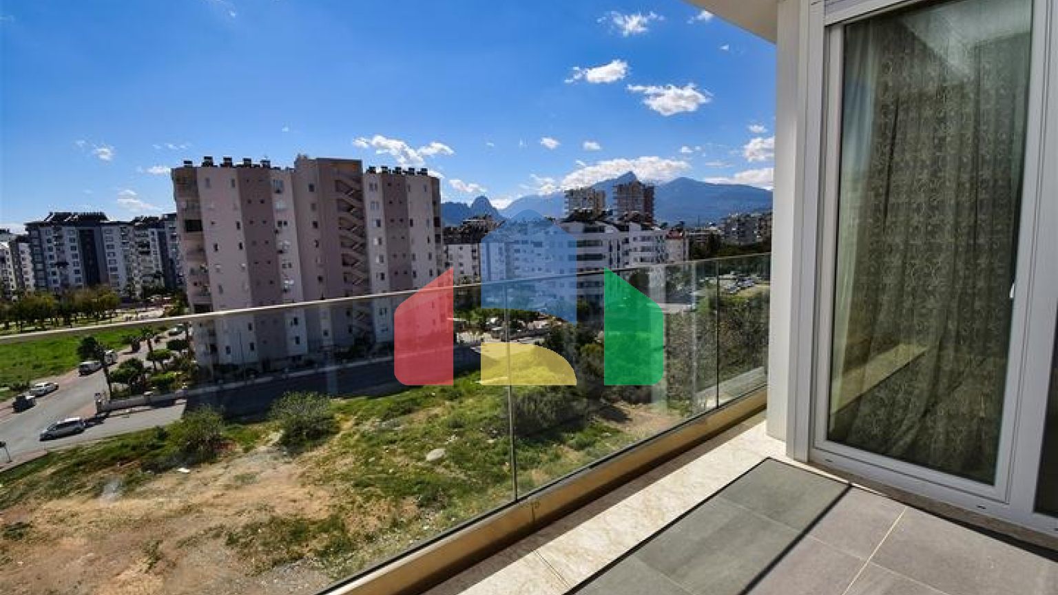 Квартира планування 3 + 1 в мікрорайоні Унджали - Анталія