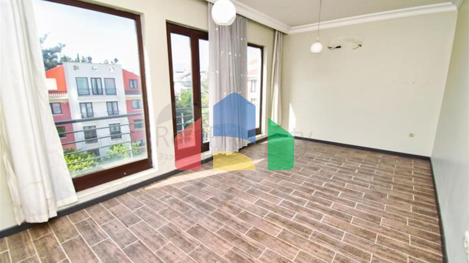 Квартира планування 4 + 1 в мікрорайоні Улуч - Анталія