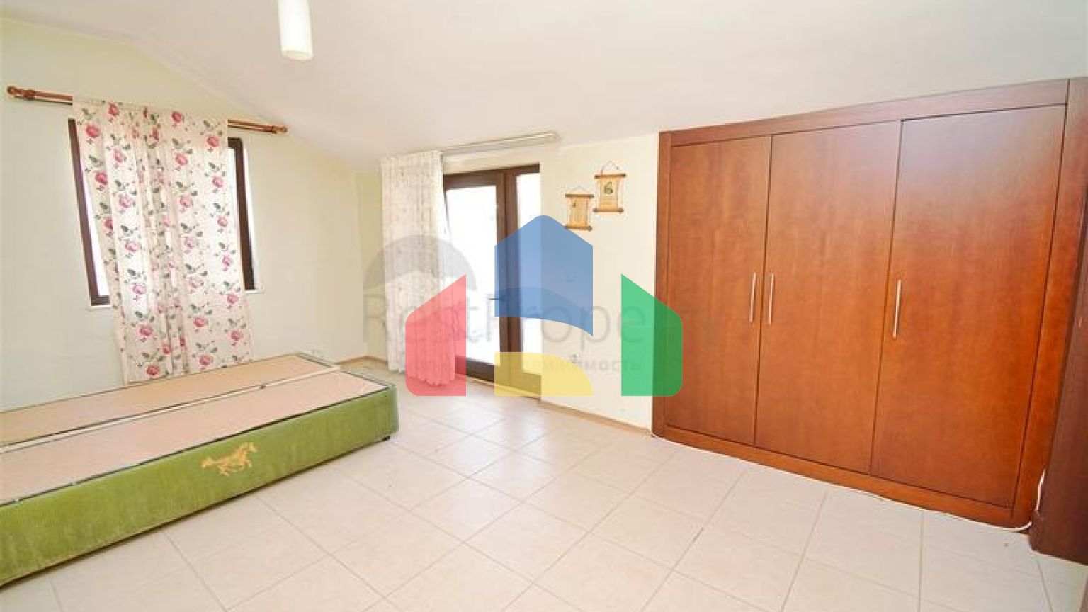 Квартира планування 4 + 1 в мікрорайоні Улуч - Анталія