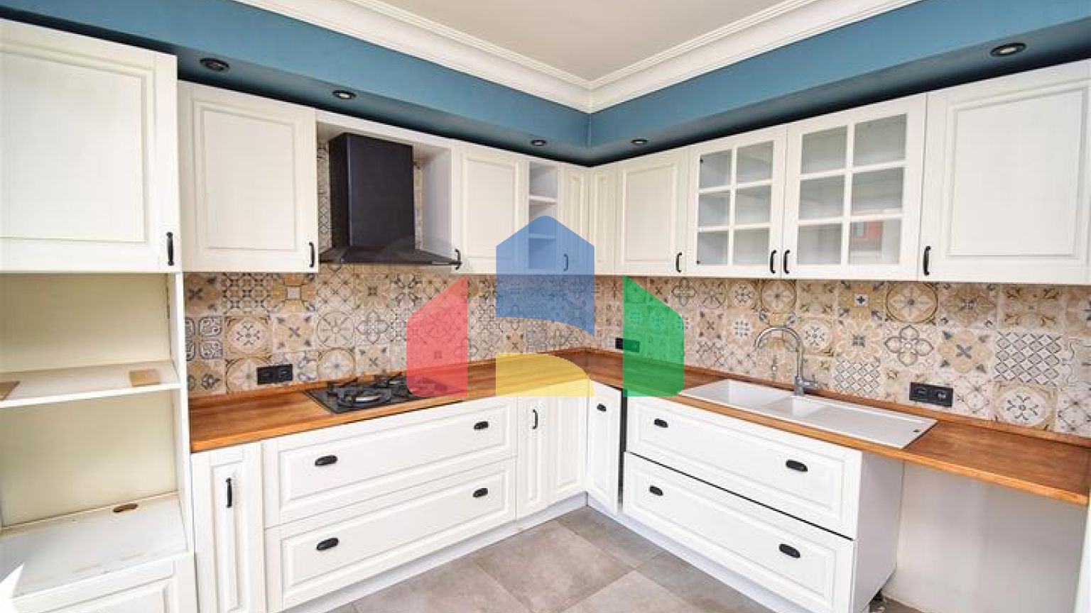 Квартира планування 4 + 1 в мікрорайоні Улуч - Анталія