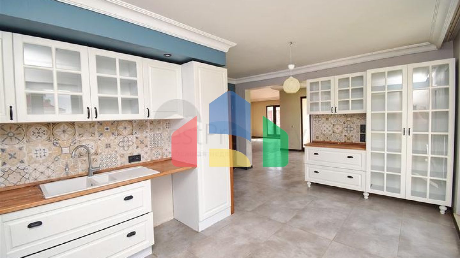 Квартира планування 4 + 1 в мікрорайоні Улуч - Анталія