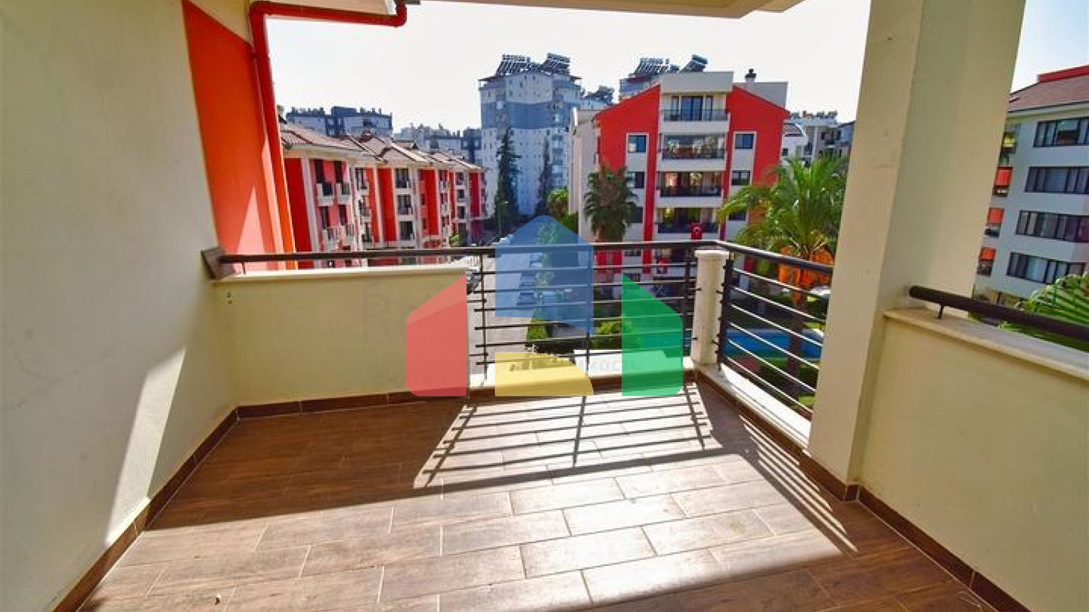 Квартира планування 4 + 1 в мікрорайоні Улуч - Анталія