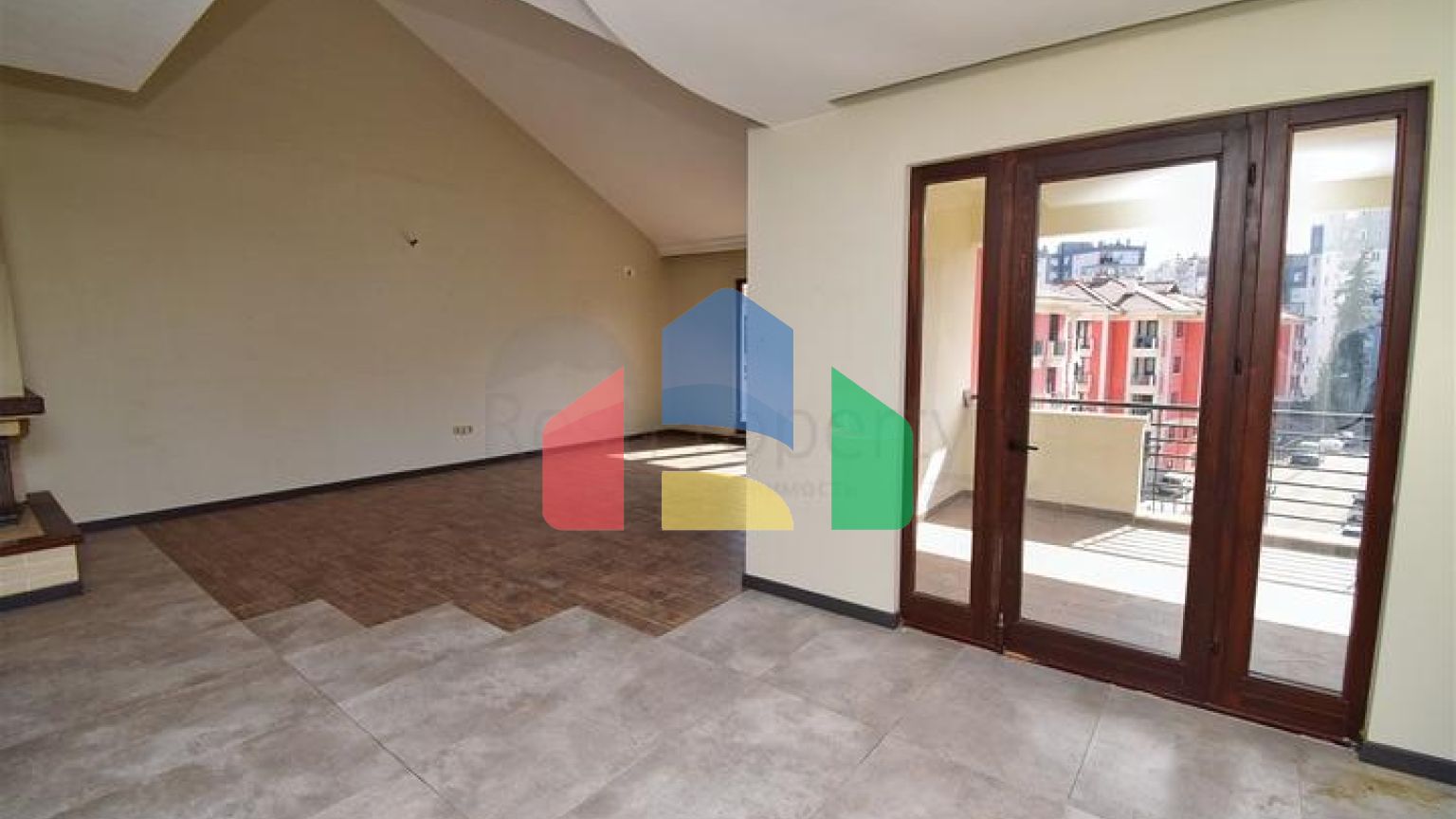 Квартира планування 4 + 1 в мікрорайоні Улуч - Анталія