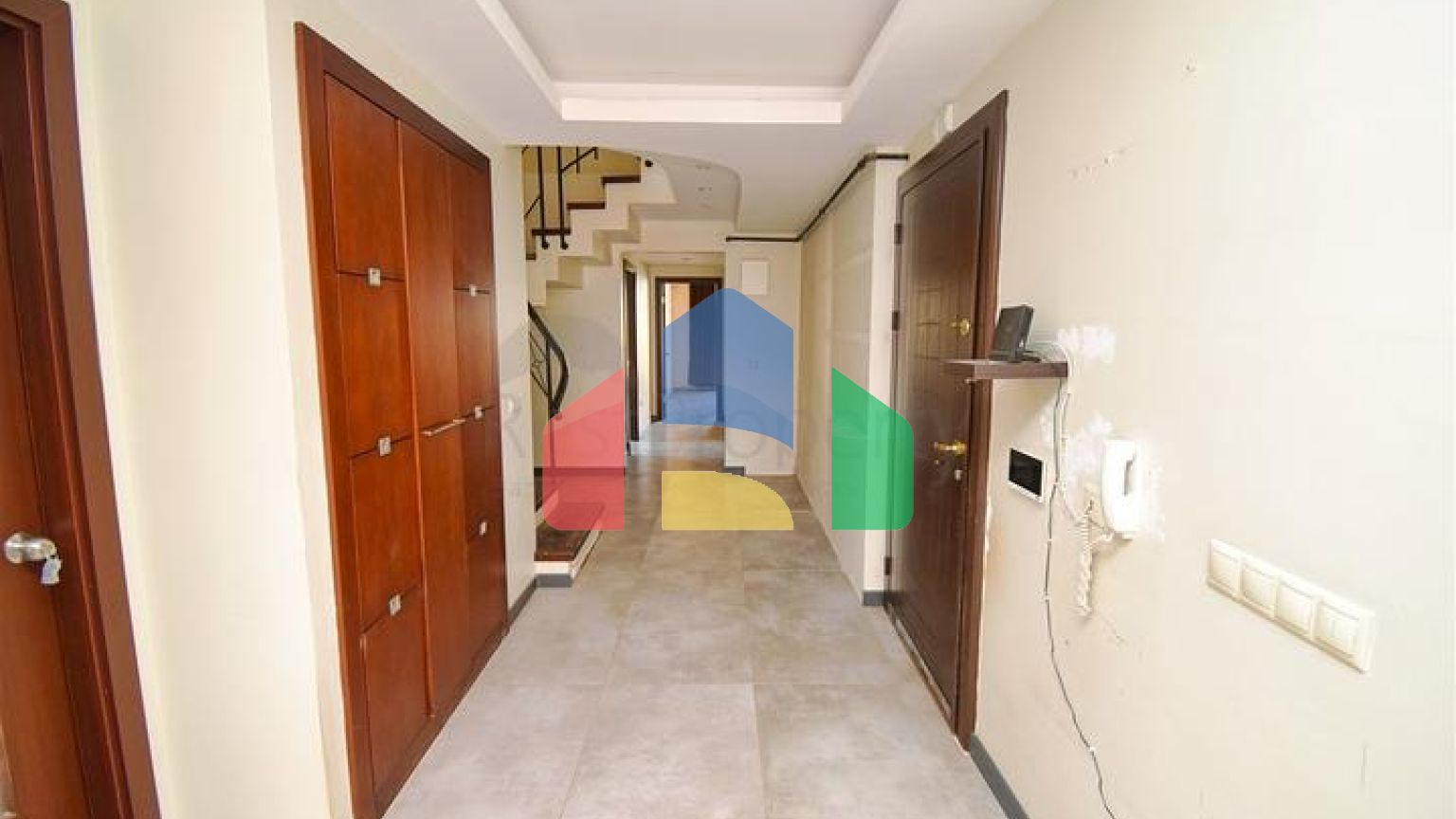 Квартира планування 4 + 1 в мікрорайоні Улуч - Анталія