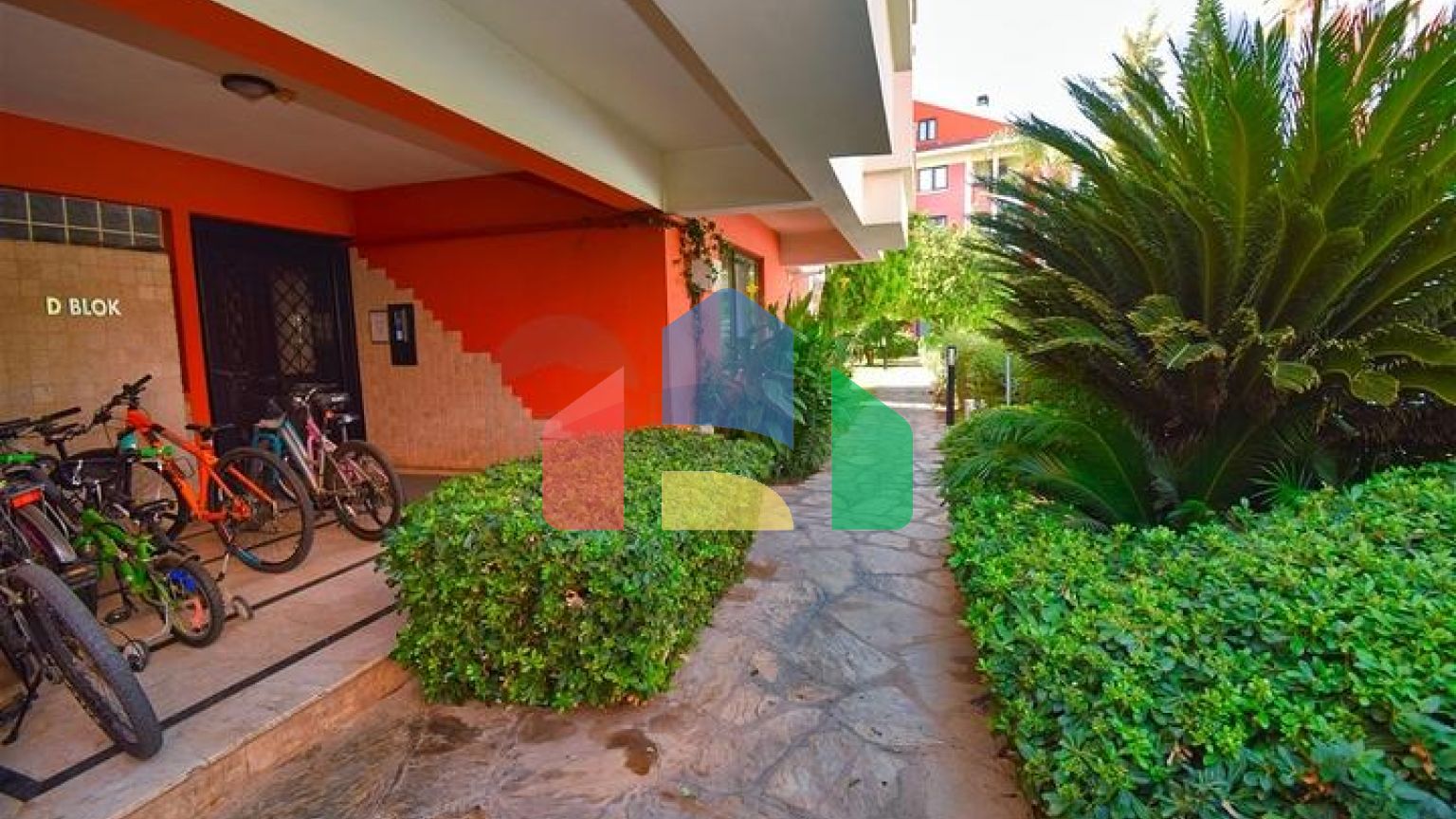 Квартира планування 4 + 1 в мікрорайоні Улуч - Анталія