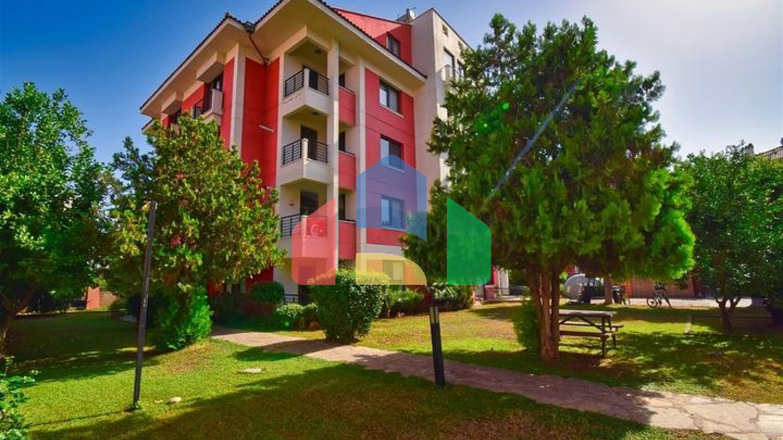 Квартира планування 4 + 1 в мікрорайоні Улуч - Анталія