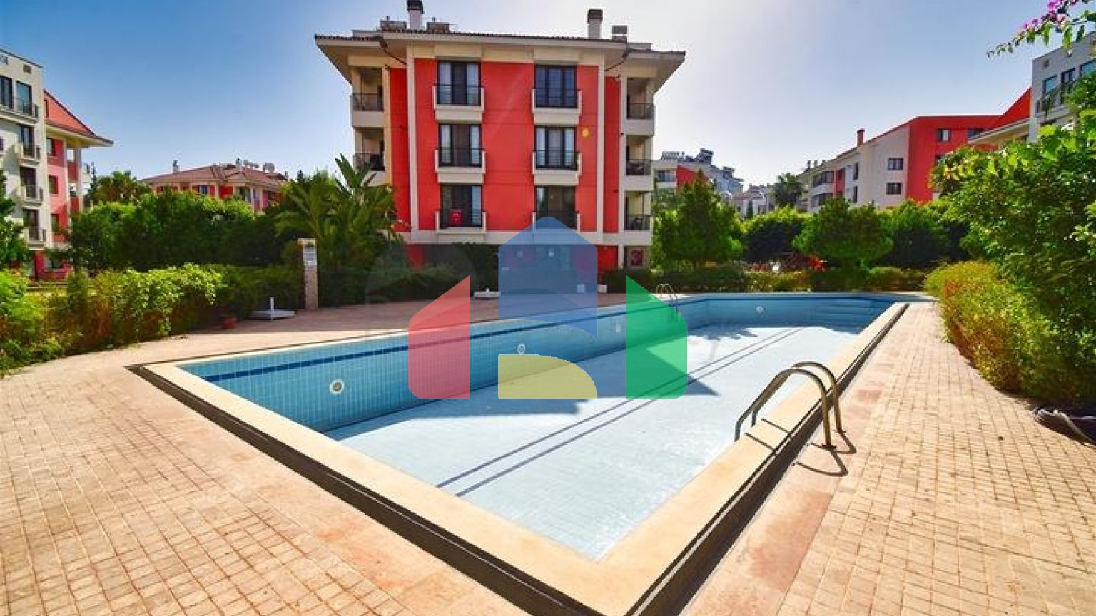 Квартира планування 4 + 1 в мікрорайоні Улуч - Анталія