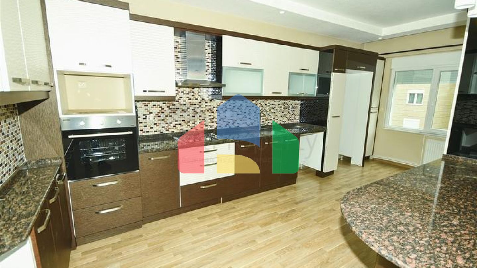 Квартира планування 4 + 1 в мікрорайоні Сітелер - Анталія