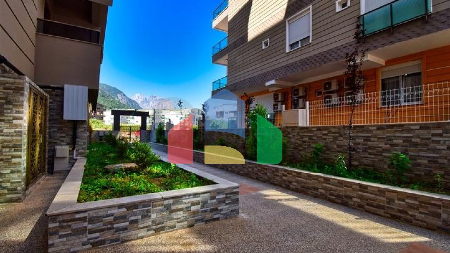 Квартири планування 1 + 1 в мікрорайоні Сарису - Анталія