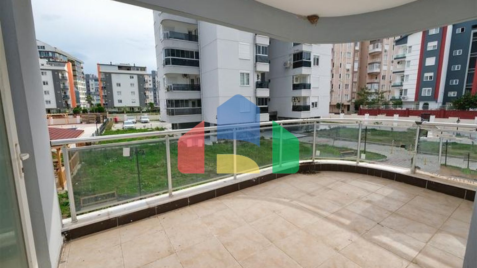 Квартира планування 3 + 1 в мікрорайоні Сарису - Анталія