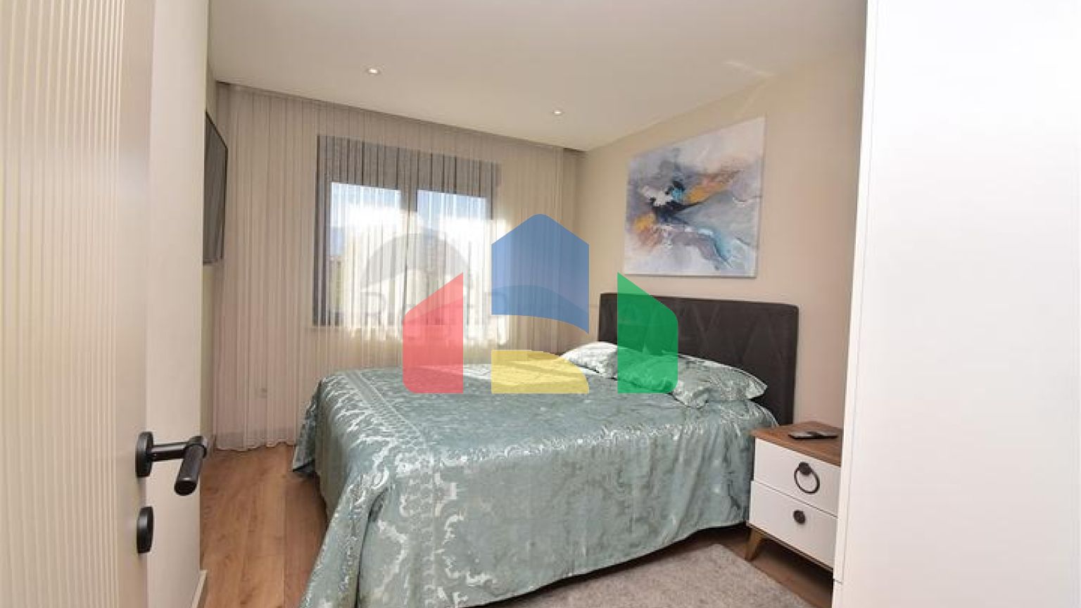 Квартири планування 2 + 1 і 3 + 1 в мікрорайоні Унджали - Анталія