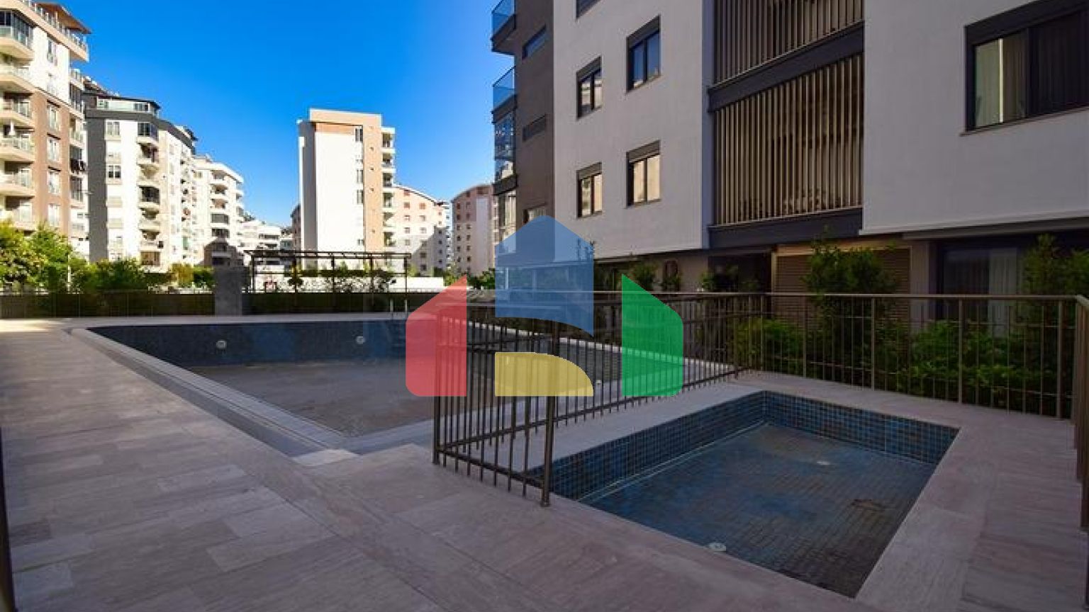 Квартири планування 2 + 1 і 3 + 1 в мікрорайоні Унджали - Анталія