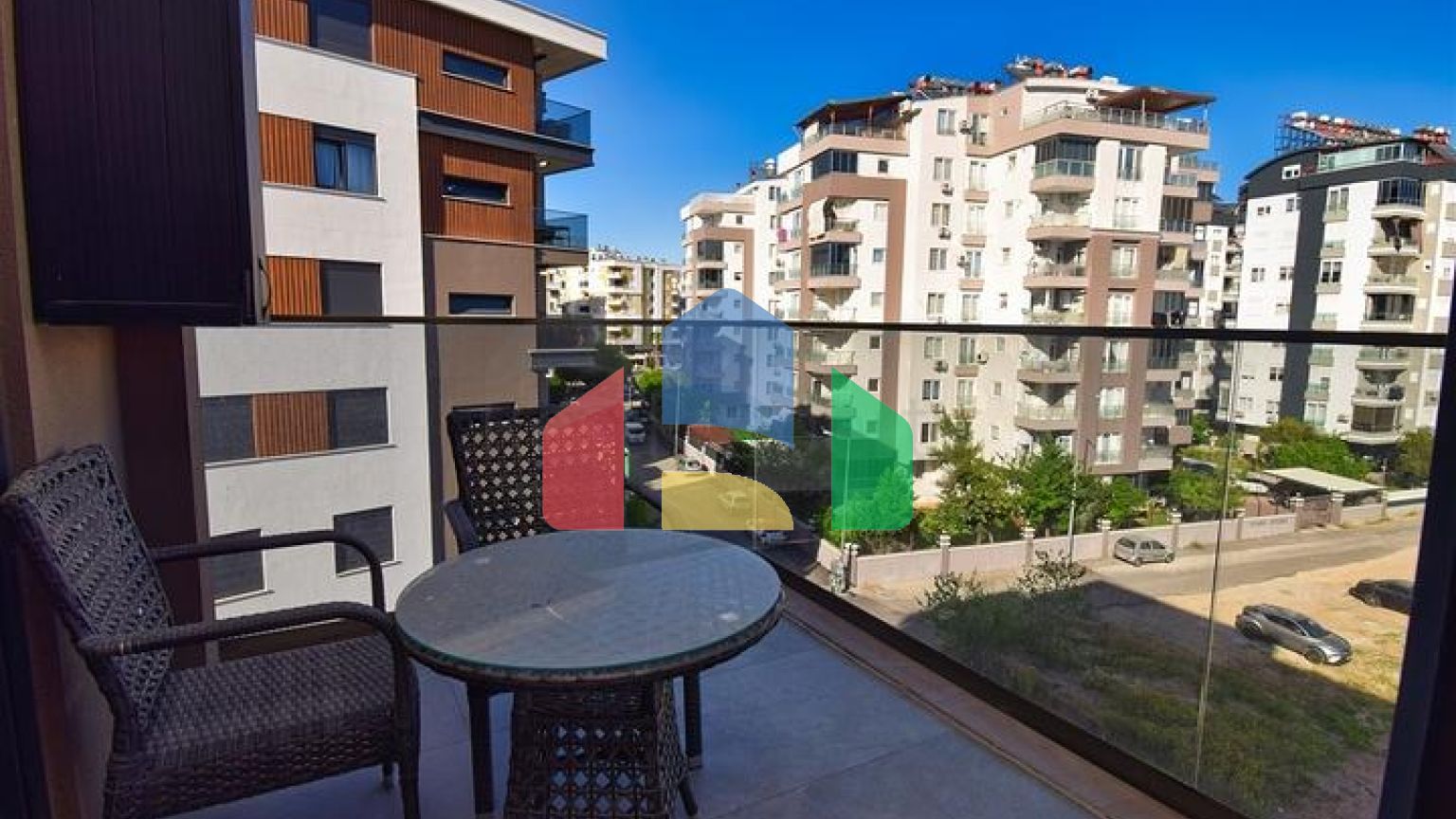 Квартири планування 2 + 1 і 3 + 1 в мікрорайоні Унджали - Анталія