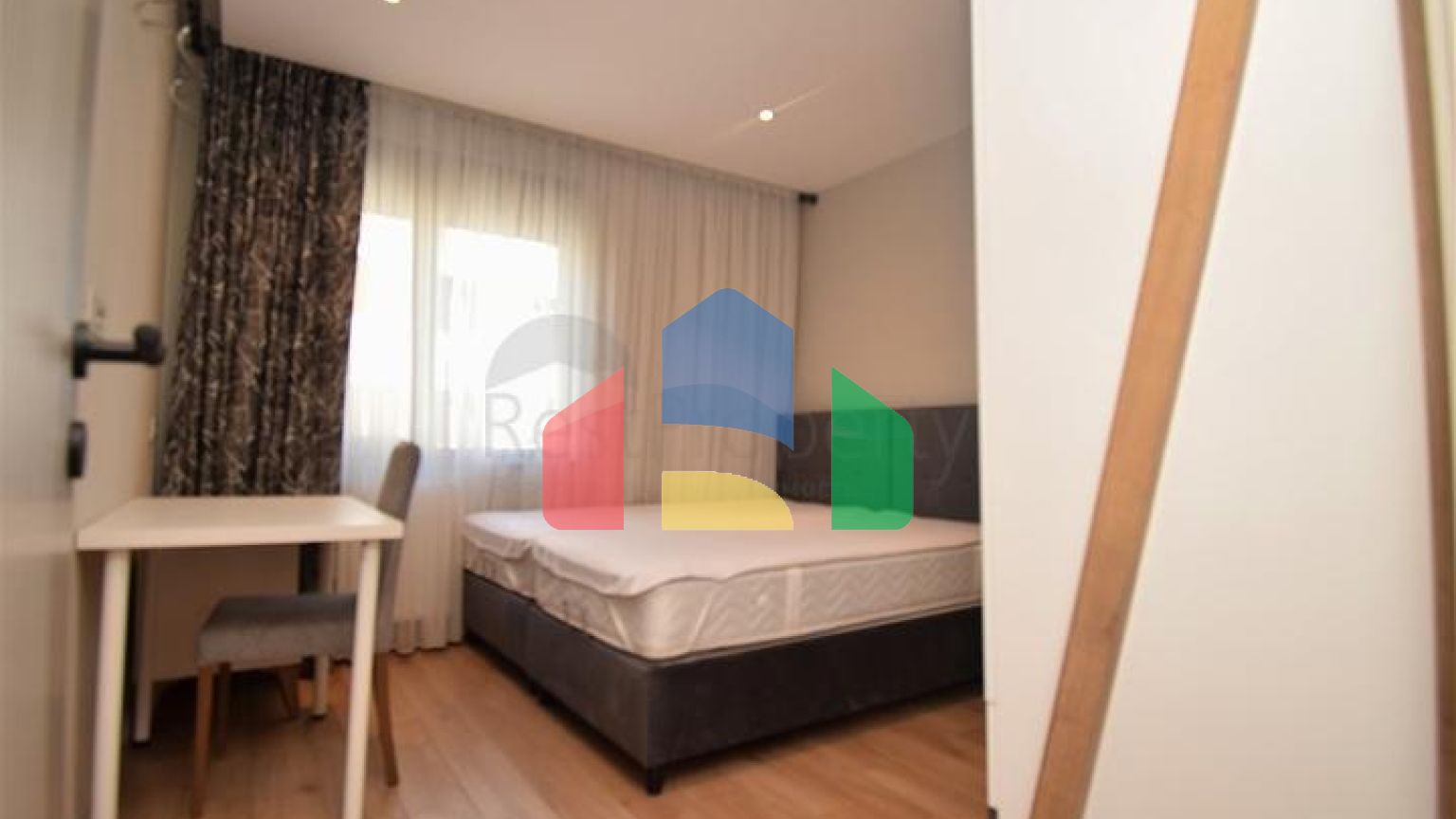 Квартири планування 2 + 1 і 3 + 1 в мікрорайоні Унджали - Анталія