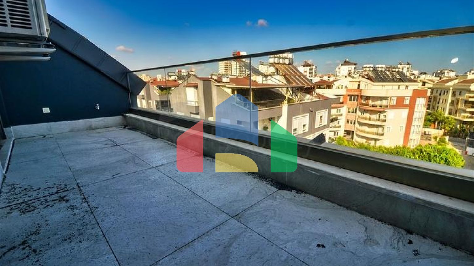 Квартира планування 4 + 1 в мікрорайоні Унджали - Анталія