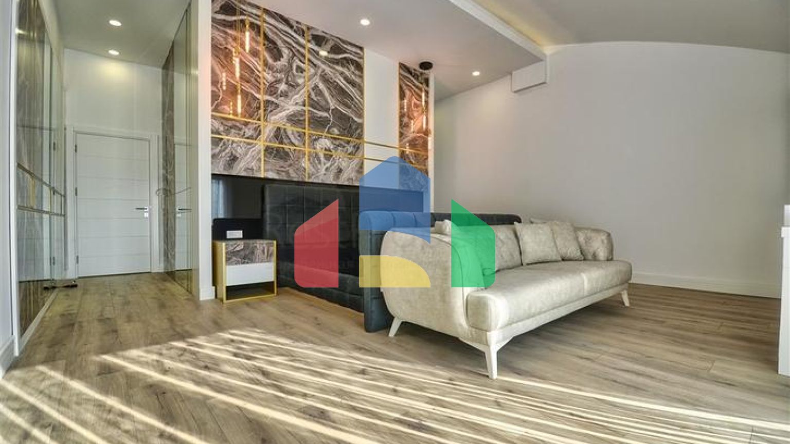 Квартира планування 4 + 1 в мікрорайоні Унджали - Анталія