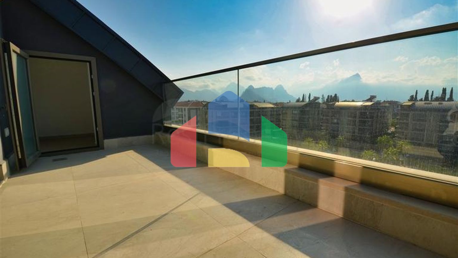 Квартира планування 4 + 1 в мікрорайоні Унджали - Анталія